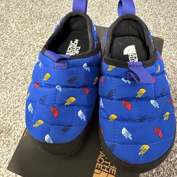 Youth North Face Thermoball Traction Mule II - Picture 4 of 4